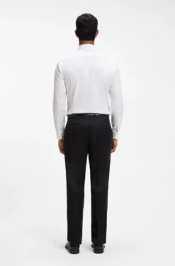 Slim-Fit Hemd aus bügelleichtem Baumwoll-Twill