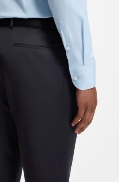 Slim-Fit Hemd aus elastischer Baumwoll-Popeline mit bügelleichtem Finish