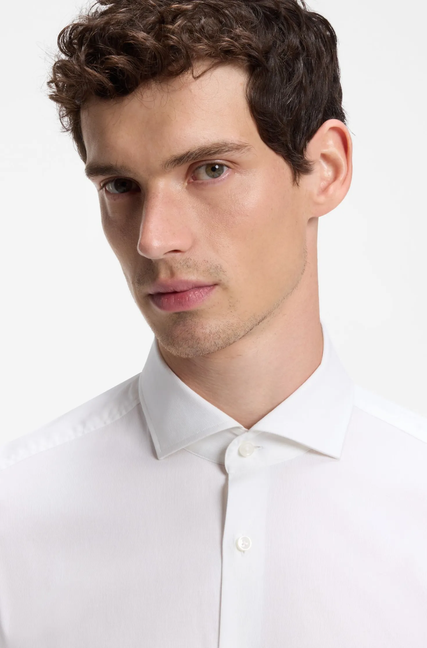 Slim-Fit Hemd aus gestreifter Stretch-Baumwolle mit bügelleichtem Finish