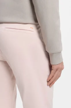 Slim-Fit Hose aus überfärbtem elastischem Satin