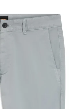 Slim-Fit Hose aus überfärbtem elastischem Satin