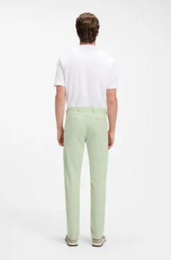 Slim-Fit Hose aus überfärbtem elastischem Satin