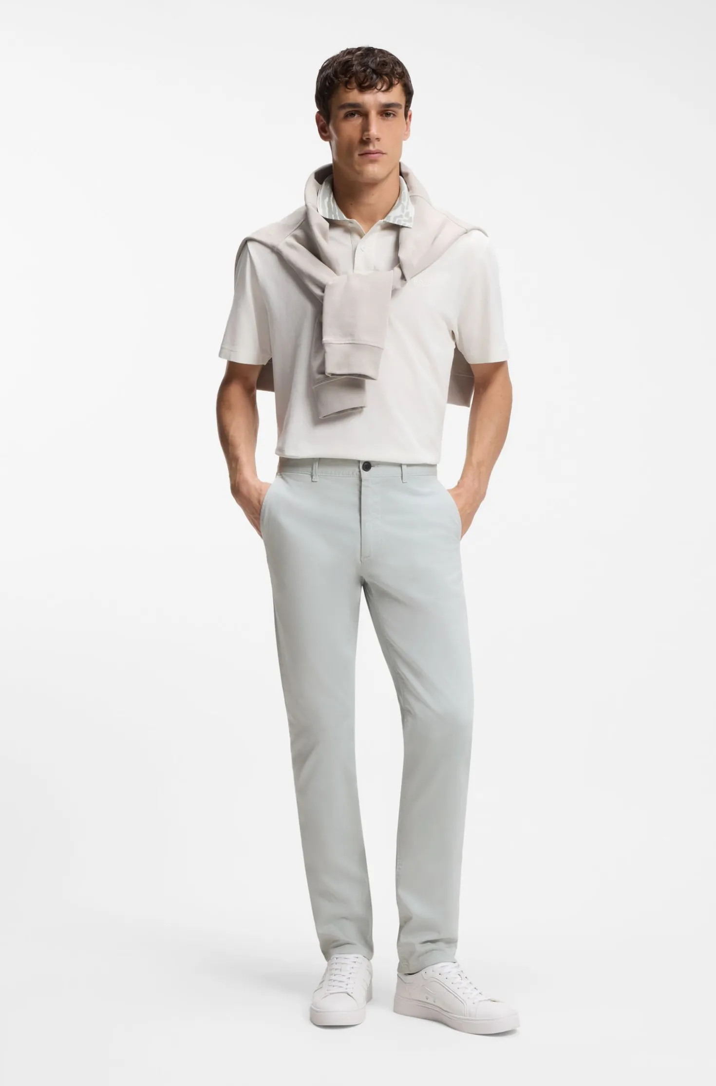 Slim-Fit Hose aus überfärbtem elastischem Satin