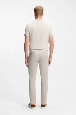 Slim-Fit Hose aus überfärbtem elastischem Satin