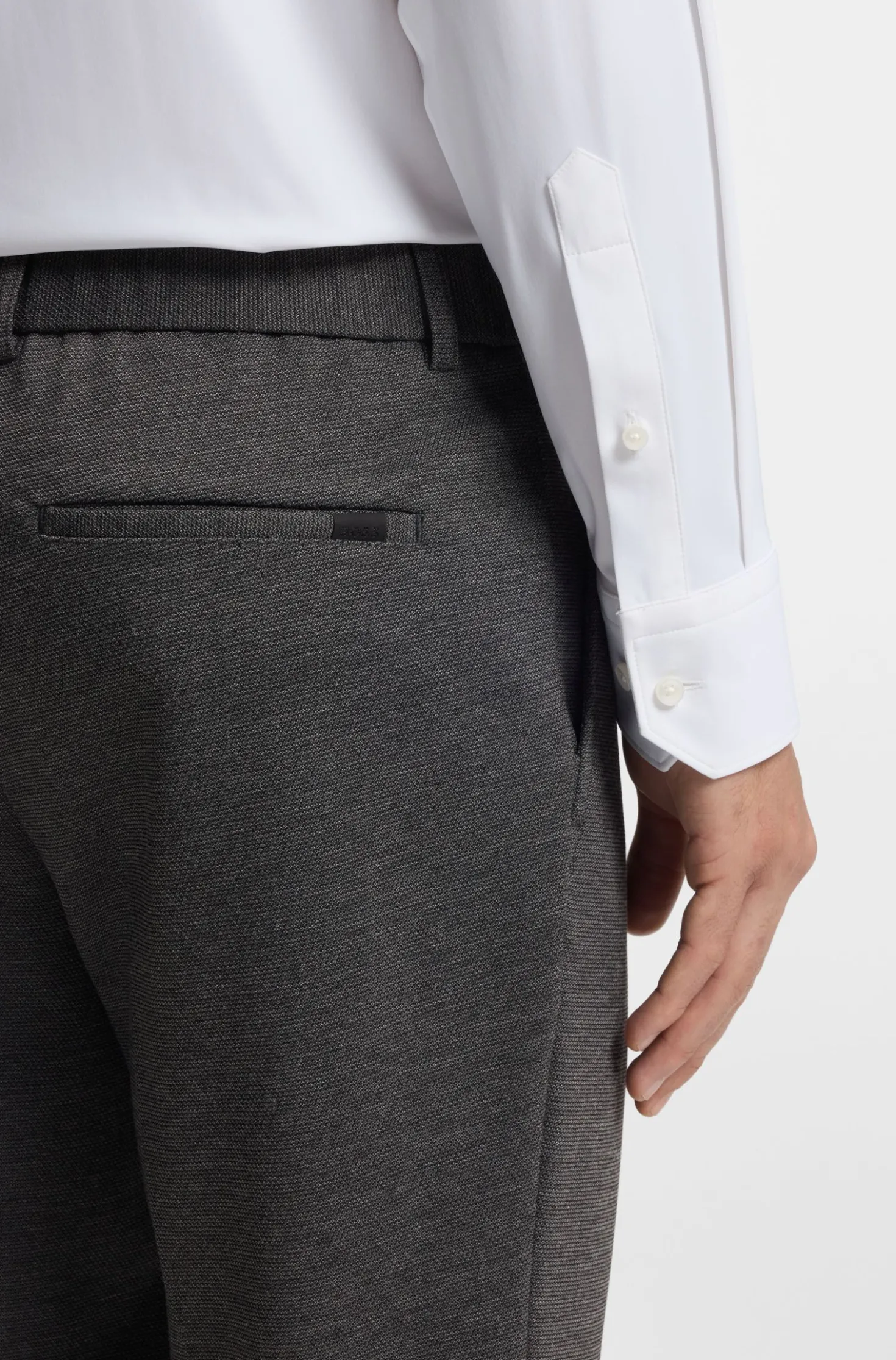 Slim-Fit Hose aus funktionalem Stretch-Gewebe