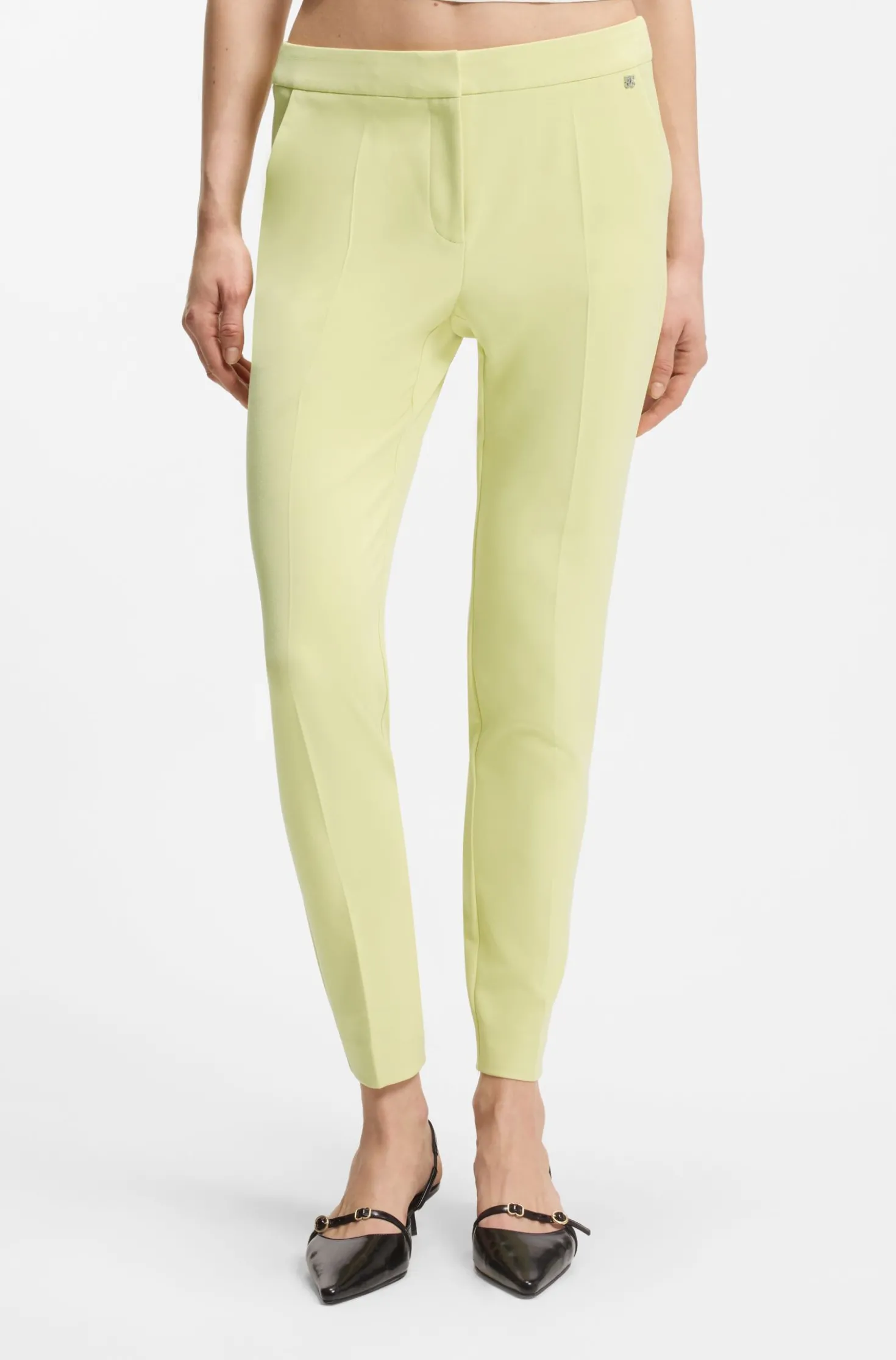 Slim-Fit Hose aus Stretch-Gewebe mit Logo-Niete
