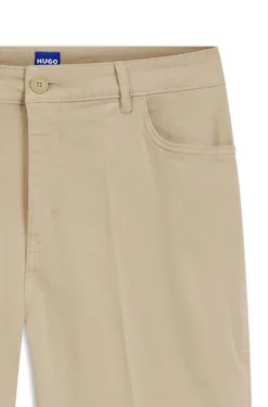 Slim-Fit Hose mit ausgestelltem Beinverlauf