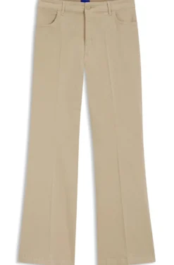 Slim-Fit Hose mit ausgestelltem Beinverlauf