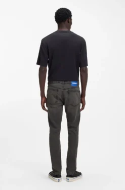 Slim-Fit Jeans aus Stretch-Denim mit schwarzer Waschung