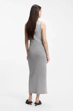 Slim-Fit Kleid aus Stretch-Baumwolle mit geprägtem Logo