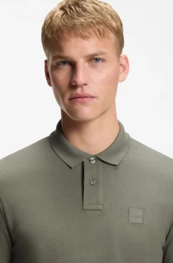 Slim-Fit Poloshirt aus elastischem Baumwoll-Piqué