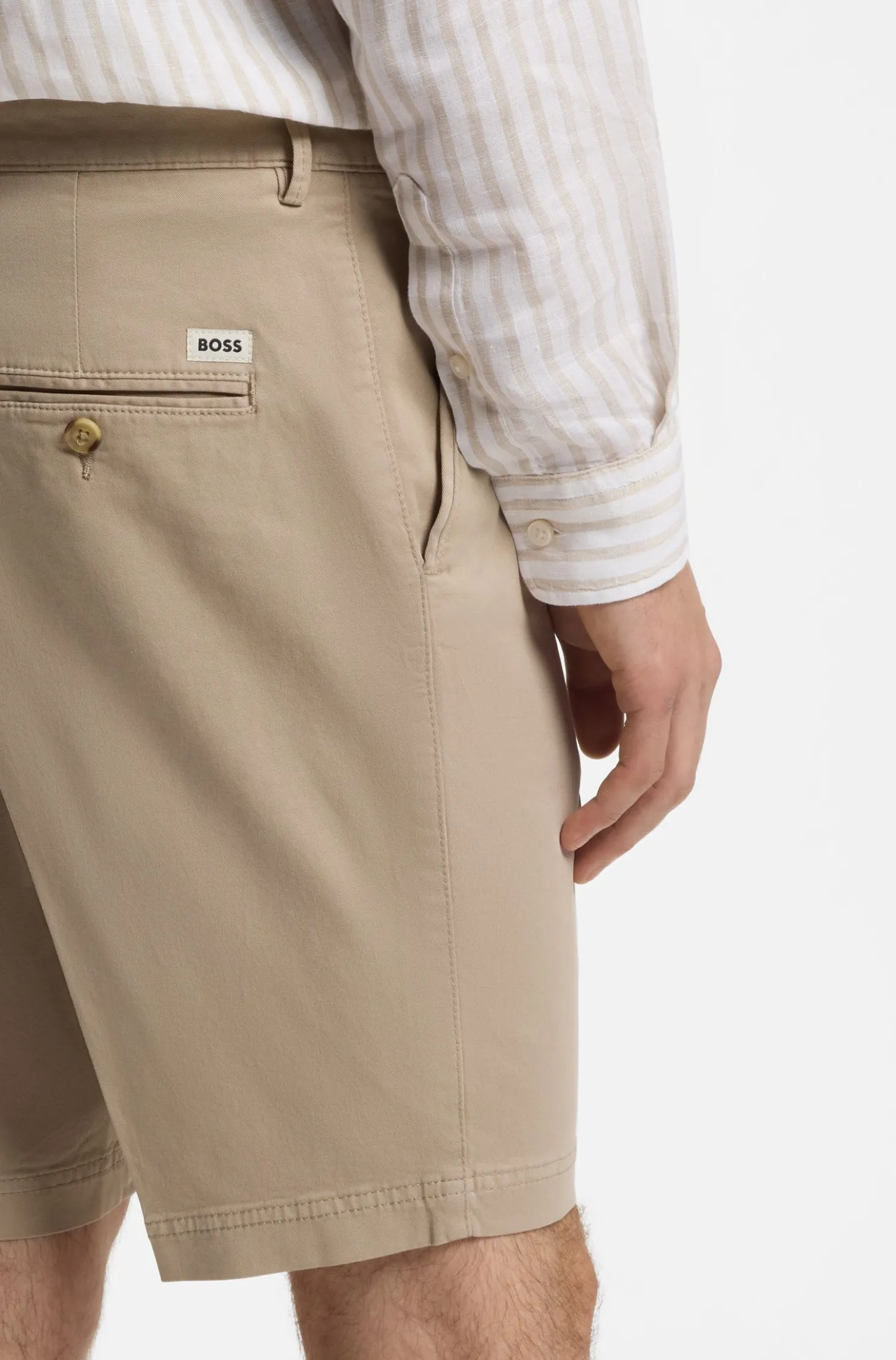 Slim-Fit Shorts aus elastischer Baumwoll-Gabardine