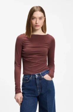 Slim-Fit Top aus Cupro mit modernem U-Boot-Ausschnitt