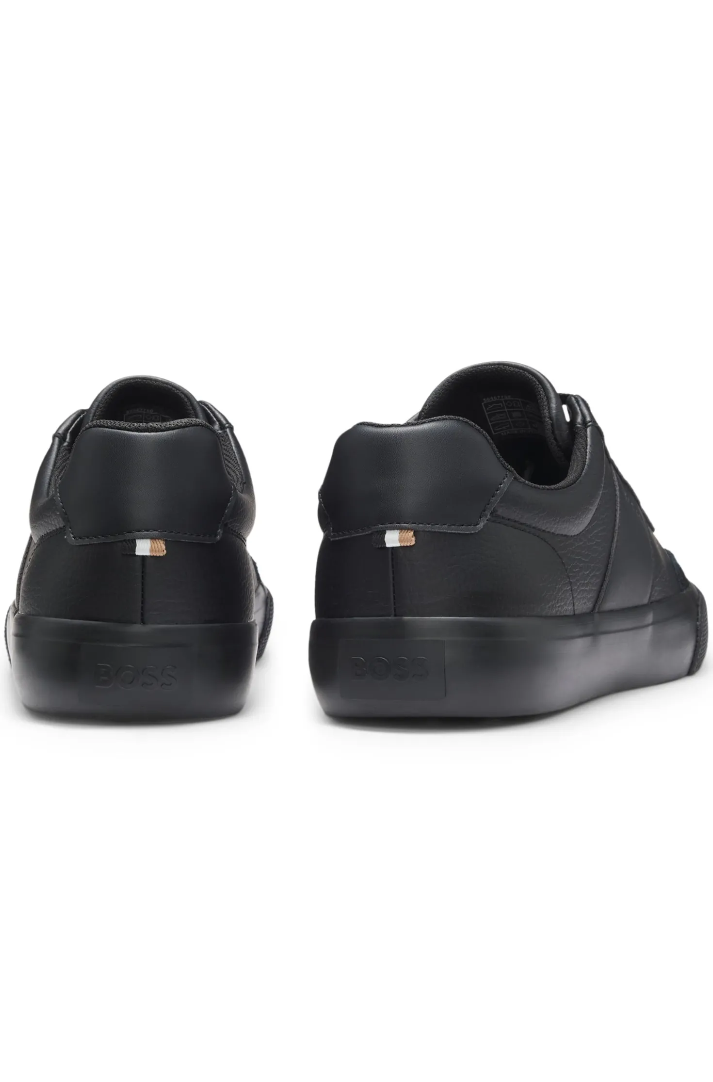 Sneakers aus genarbtem Kunstleder mit Besätzen aus echtem Leder