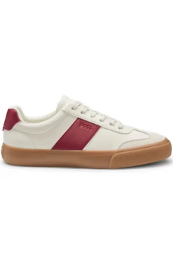 Sneakers aus genarbtem Kunstleder mit Besätzen aus echtem Leder