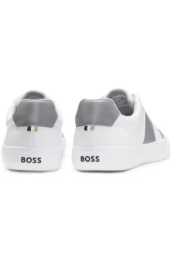 Sneakers aus genarbtem Kunstleder mit Besätzen aus echtem Leder