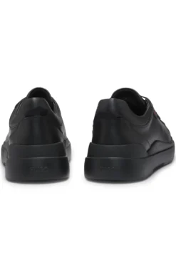 Sneakers aus Leder mit Cupsohle und roten Logo-Details