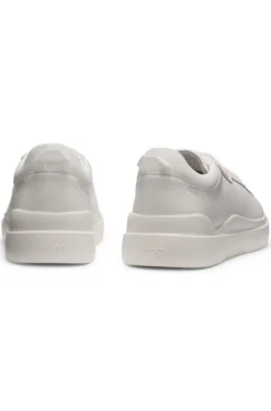 Sneakers aus Leder mit Cupsohle und roten Logo-Details
