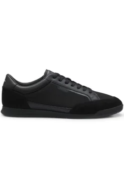 Sneakers aus Material-Mix mit Nahtdetails
