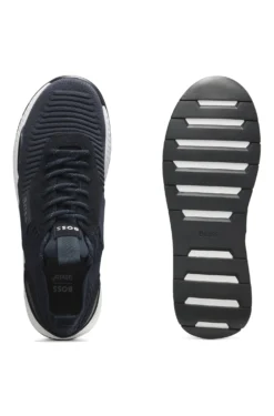 Sneakers aus verschiedenen Materialien mit gestricktem Obermaterial und Veloursleder-Details