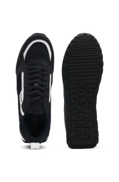 Sneakers aus verschiedenen Materialien mit Logo-Akzenten