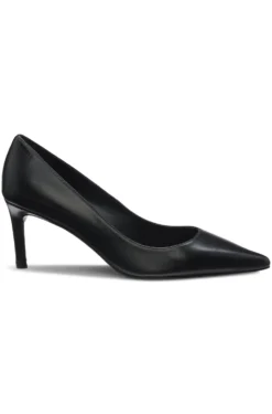 Spitze Pumps aus Leder