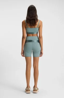 Sportive Cycling-Shorts mit hohem Bund und Mesh-Einsätzen