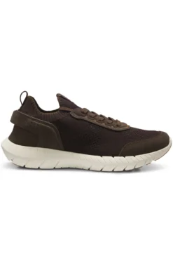Sporty slip-on trainers with suede details