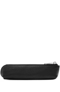 Stifte-Etui aus schwarzem genarbtem Leder mit Logo-Schriftzug