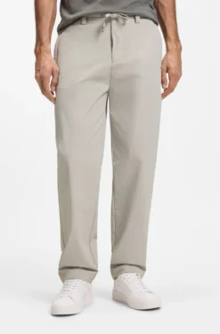 Straight-Tapered-Fit Chino aus Stretch-Gewebe