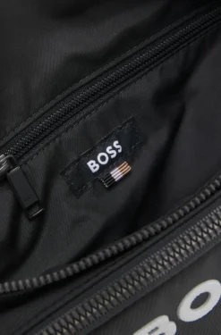 Strukturierte Gürteltasche mit kontrastfarbenem Logo