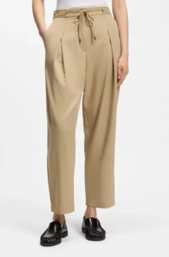 Tapered-Fit-Hose mit Vorderfalten