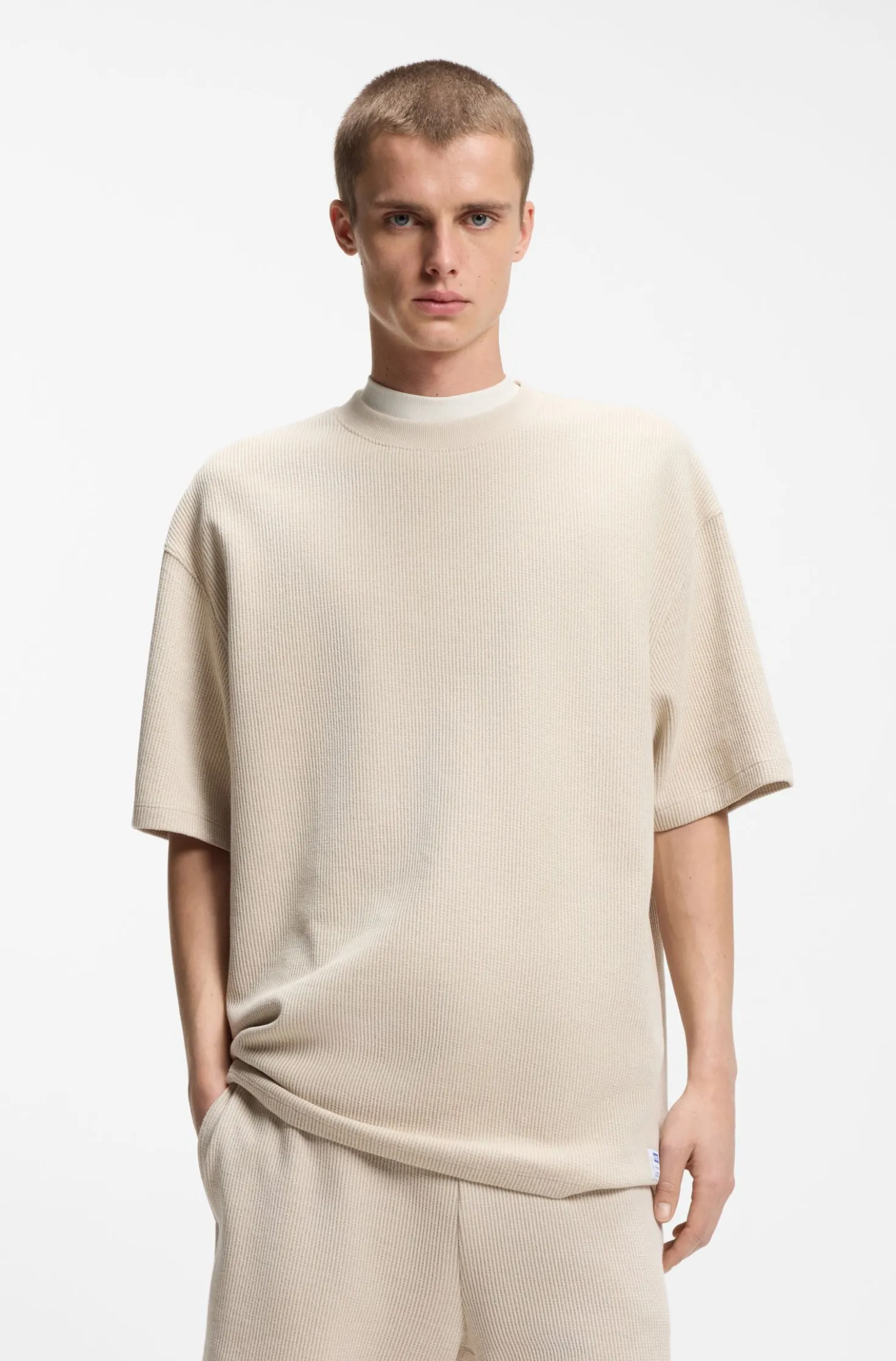 T-Shirt aus Baumwoll-Jersey mit blauem Logo-Aufnäher