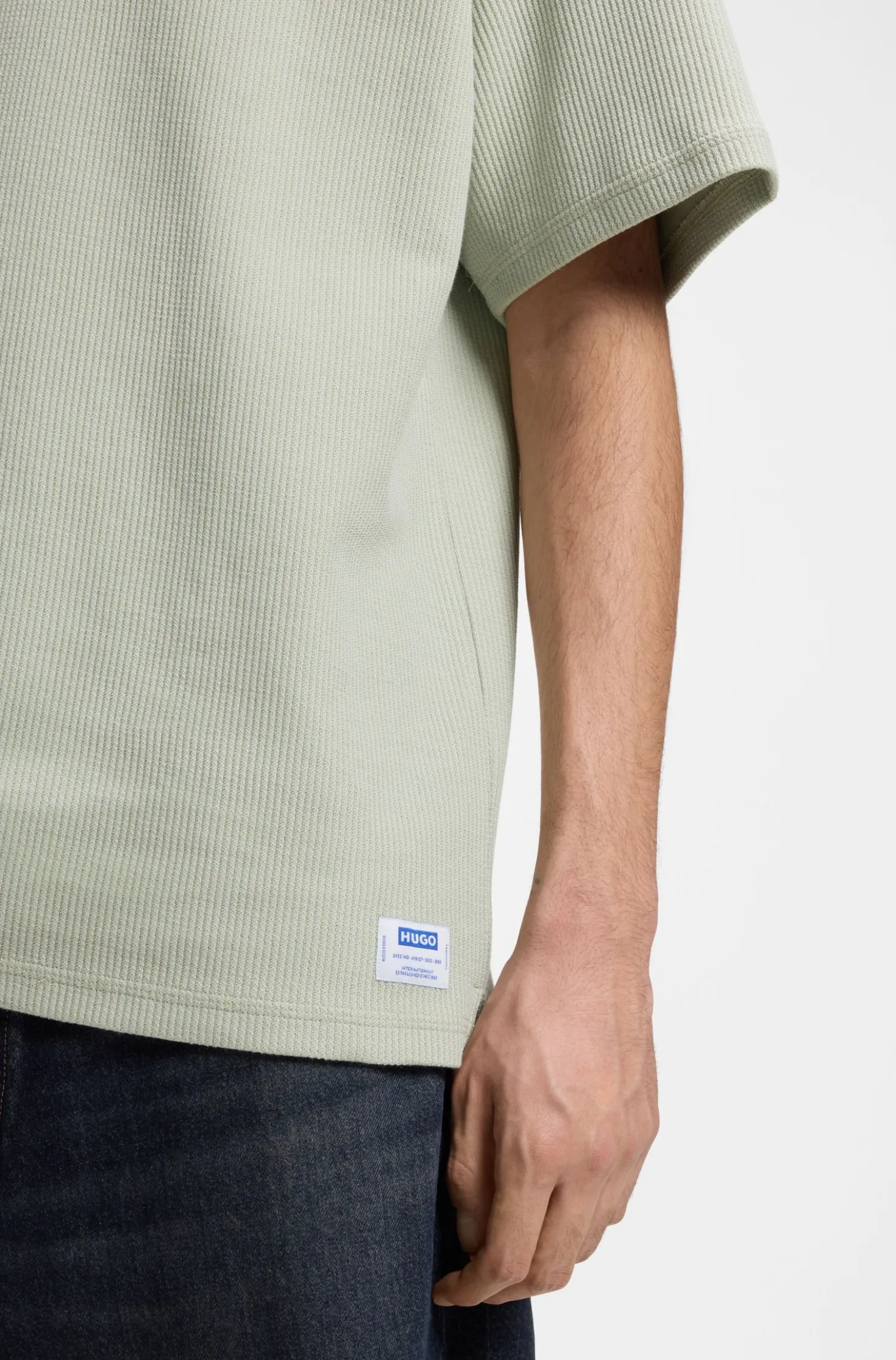T-Shirt aus Baumwoll-Jersey mit blauem Logo-Aufnäher