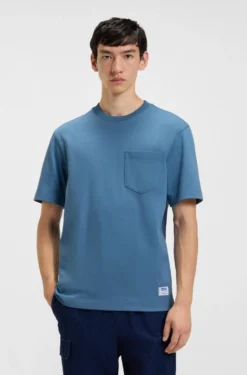 T-Shirt aus Baumwoll-Jersey mit aufgesetzter Tasche und Logo-Label