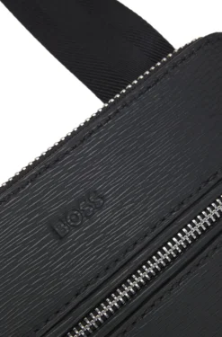 Umhängetasche aus Leder mit Logo-Prägung