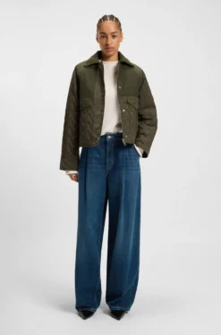 Wasserabweisende Jacke aus verschiedenen Materialien
