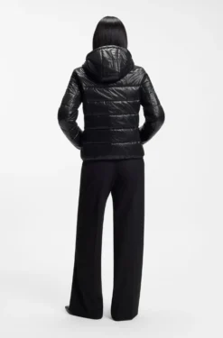 Wasserabweisende Steppjacke mit Kapuze und aufgedrucktem Logo
