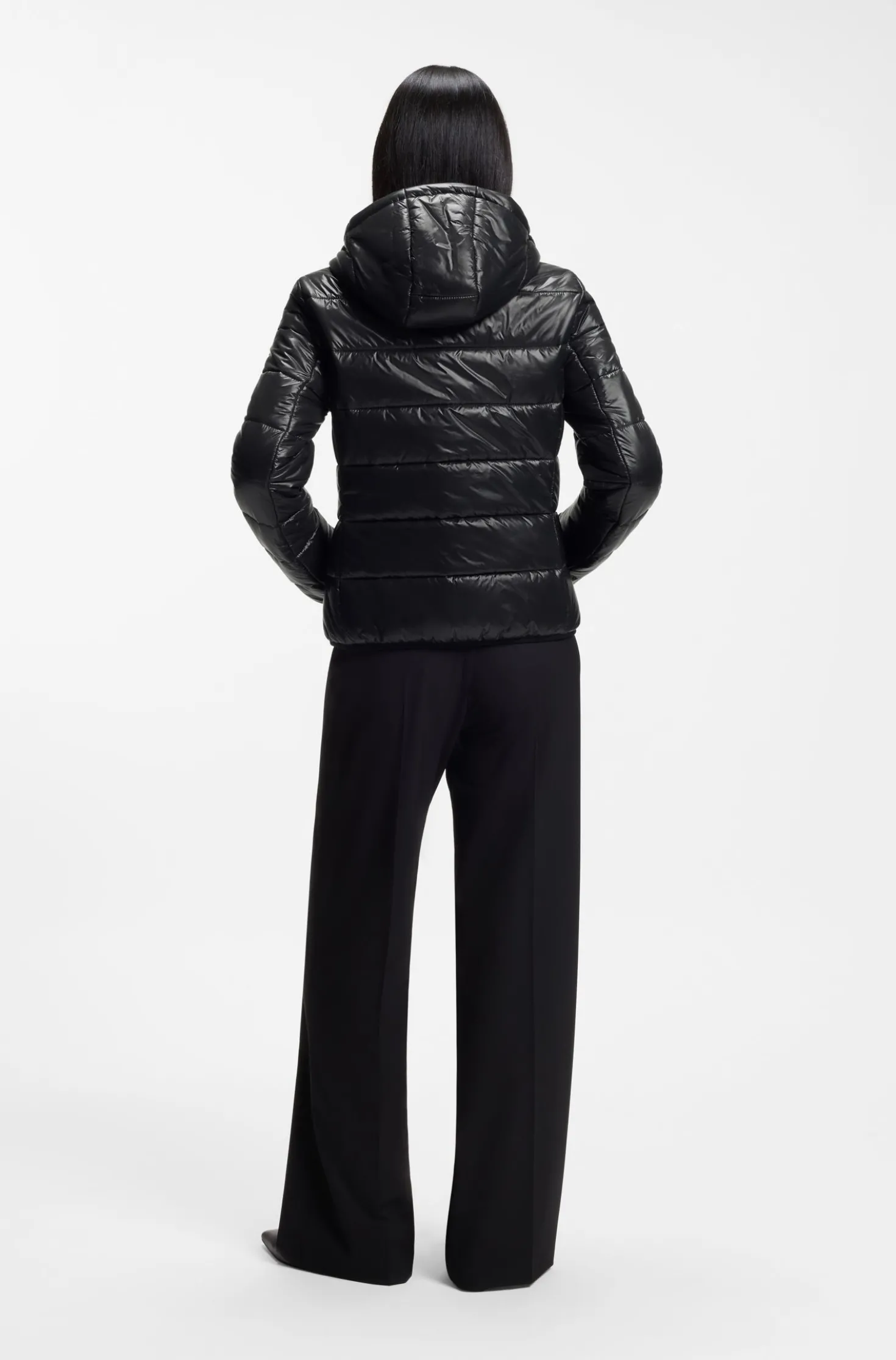 Wasserabweisende Steppjacke mit Kapuze und aufgedrucktem Logo