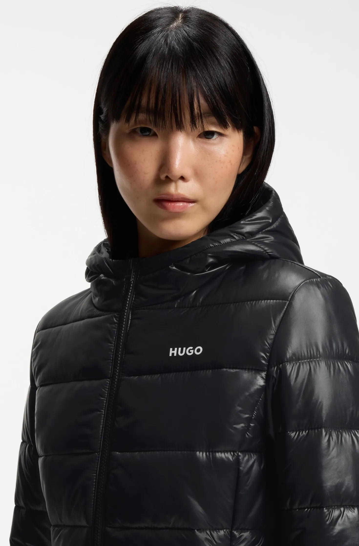 Wasserabweisende Steppjacke mit Kapuze und aufgedrucktem Logo