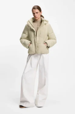 Wattierte Jacke mit Kapuze und Paspeln