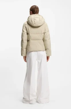 Wattierte Jacke mit Kapuze und Paspeln
