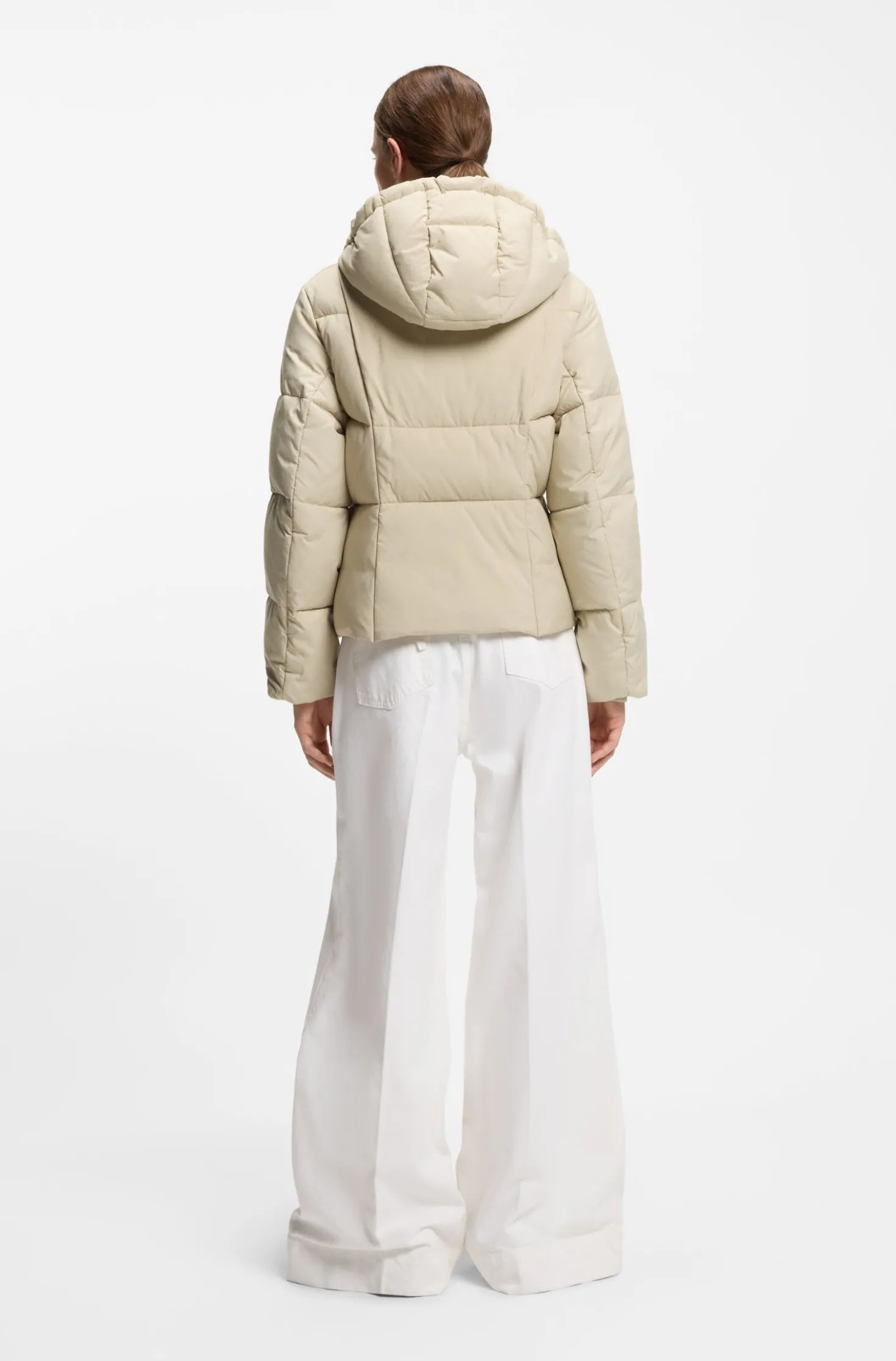 Wattierte Jacke mit Kapuze und Paspeln