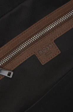 Weekender aus genarbtem Leder mit Logo-Prägung