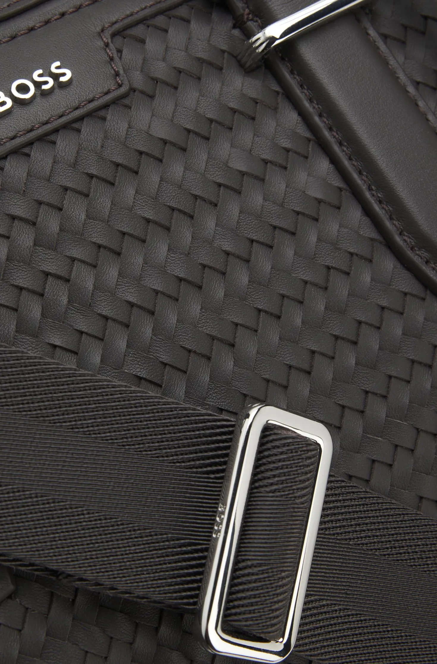 Weekender aus gewebtem Leder mit silberfarbenem Logo