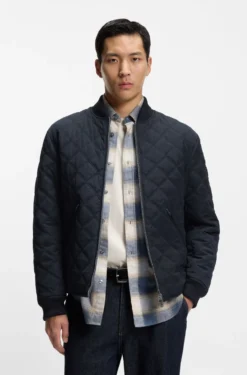 Wendbare Jacke mit Absteppungen und wasserabweisendem Finish